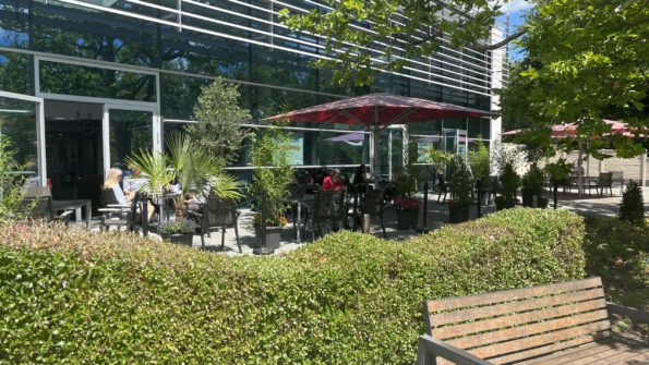 Terrasse am Café K im KlinikumStadtSoest