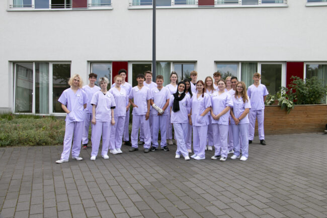 Jahrespraktikanten und FSJler 2022 Jahrespraktikanten und FSJler 2022 im KlinikumStadtSoest