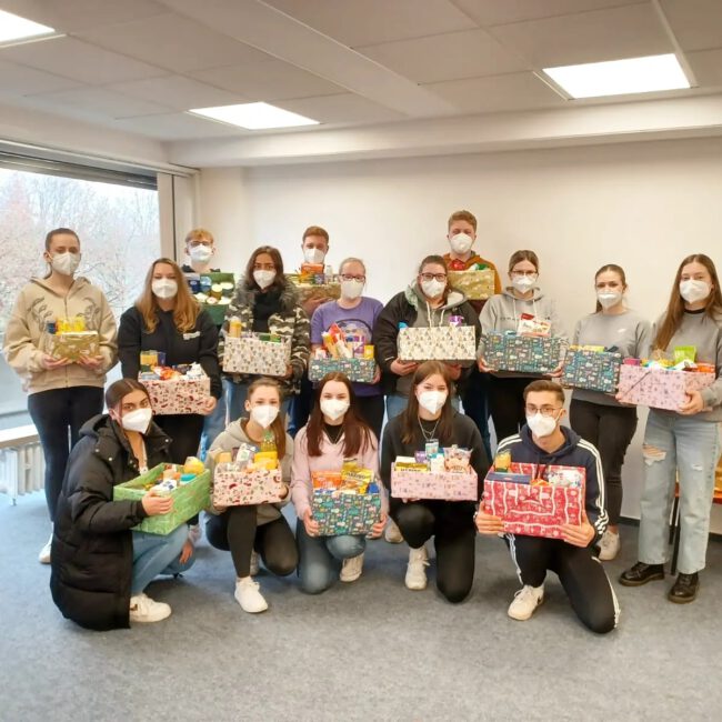 Auszubildende des Klinikums Stadt Soest spenden für Soester Tafel