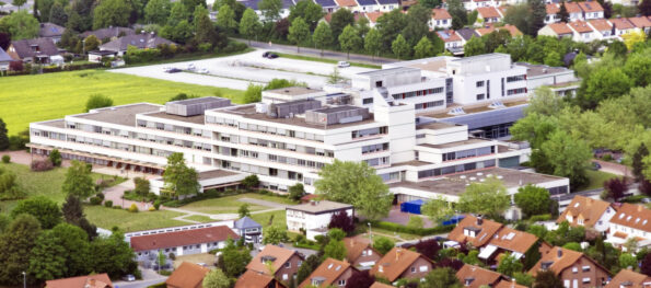 Das Klinikum mit Ärztehaus und neuem Eingangsbereich 2011