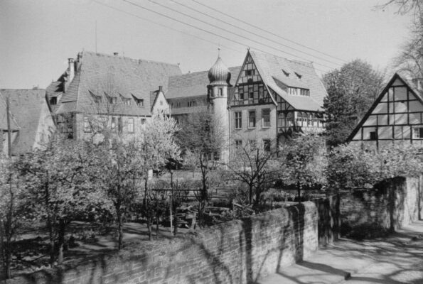 Blick vom Wall auf das alte Stadtkrankenhaus