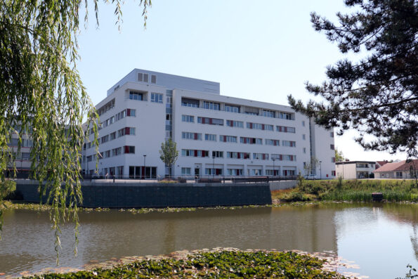 Blick auf das Klinikum und den Ententeich 2015