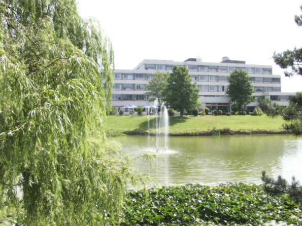 Blick auf das Klinikum vom Teich 2003