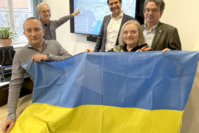 Spendenaufruf Tysmenytsia Oleksandr Rudnik, Wolfgang Ehlers, Christian Schug, Marina Zaslavskaya und Bürgermeister Dr. Eckhard Ruthemeyer.