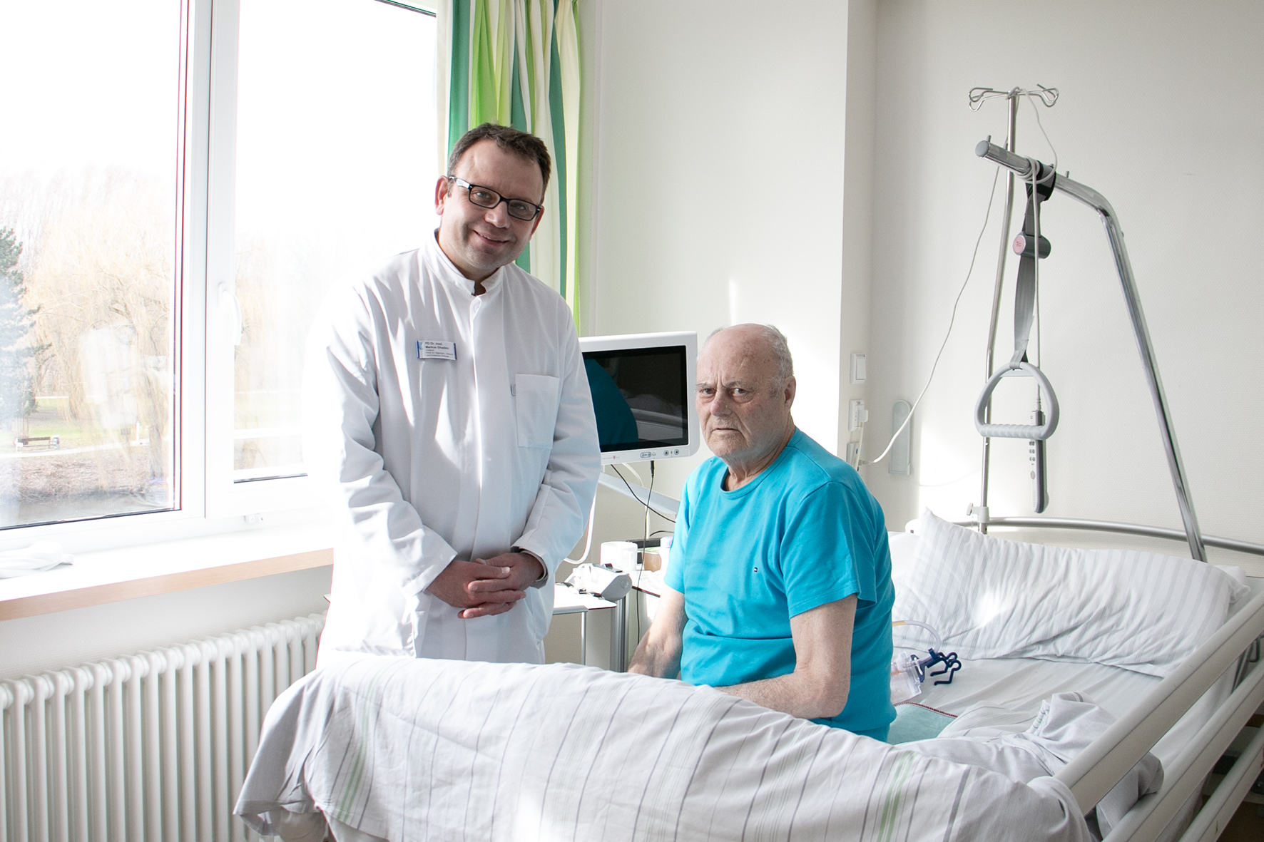 Privatdozent Dr. Markus Ghadimi (links) und sein Patienten Heinrich Felde.