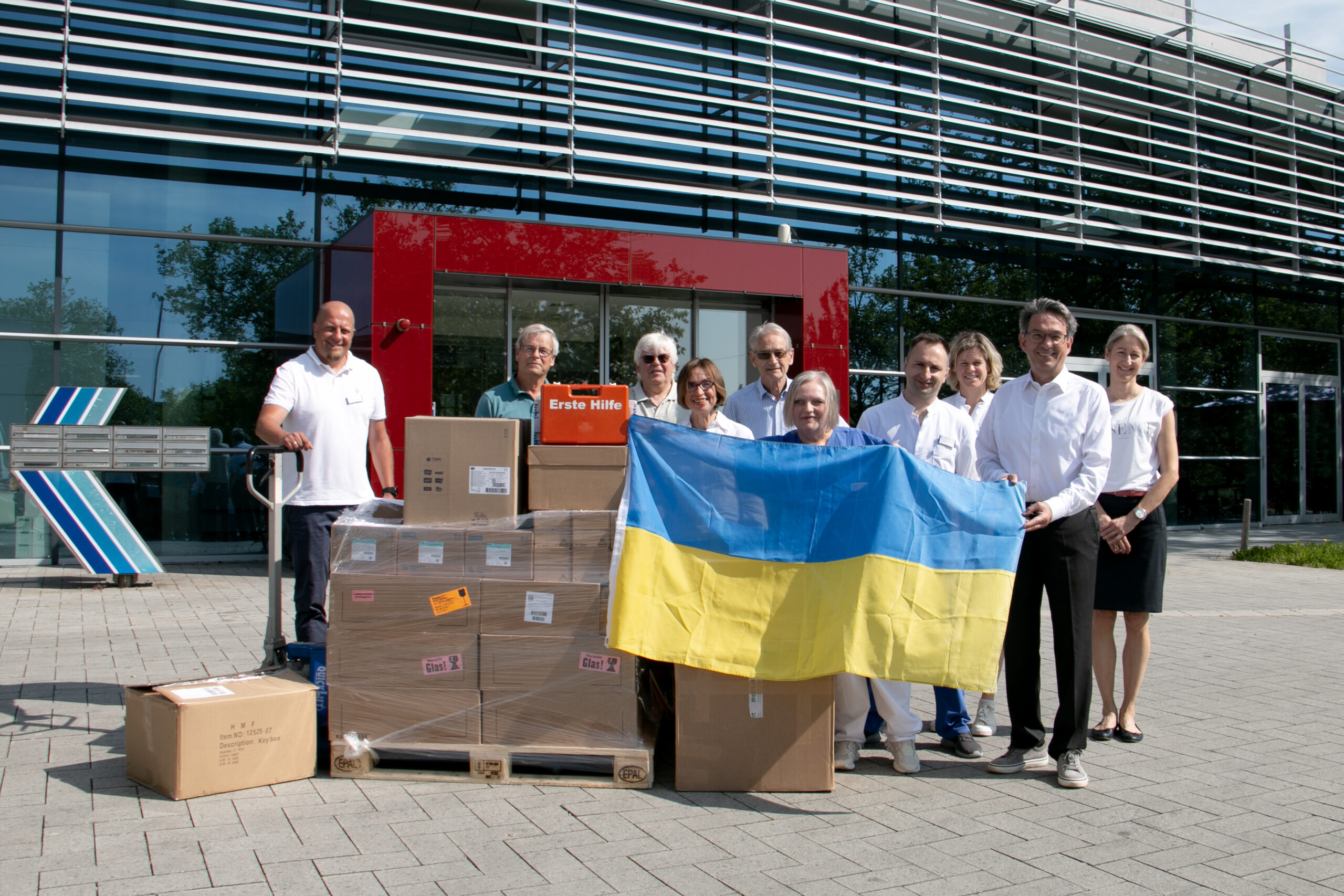 Hilfslieferung ist auf dem Weg nach Tysmenytsia in der Ukraine