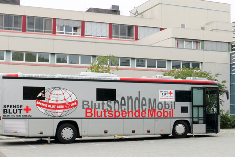Blutspendemobil DRK-Blutspendemobil am KlinikumStadtSoest
