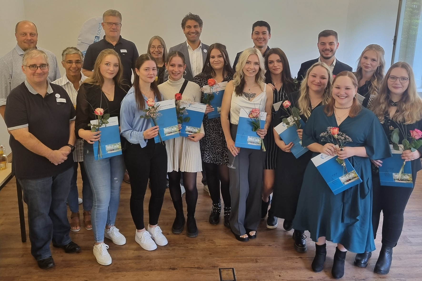 Die frisch examinierten Pflegefachfrauen und –männer der Albrecht-Schneider-Akademie am KliknikumStadtSoest