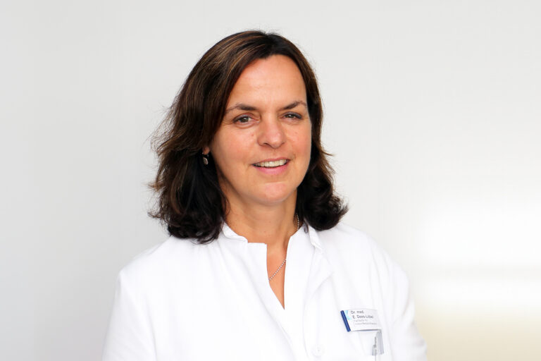 Dr. Elke Dees Löbel