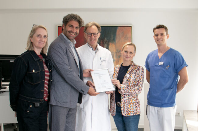 Zertifizierung Stroke Unit im KllinikumStadtSoest Die Verantwortlichen freuen sich über die Zertifizierung der Stroke Unit im KllinikumStadtSoest