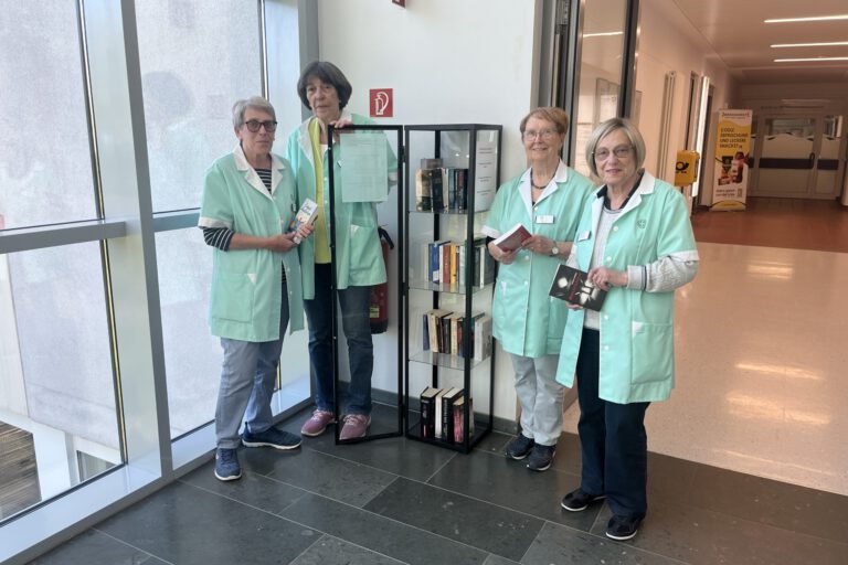 Bücherschrank der Grünen Damen
